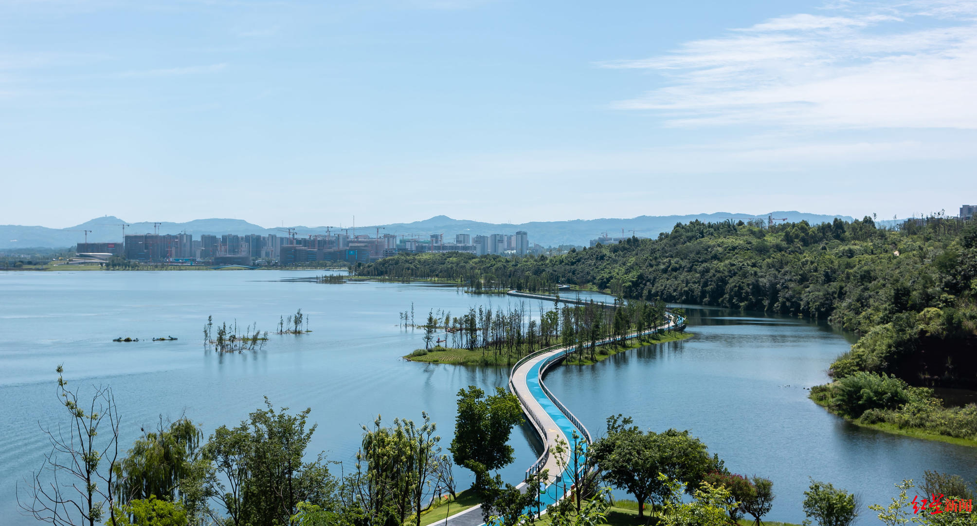 成都市政协委员张淼建议将兴隆湖创建为国家4a级旅游景区