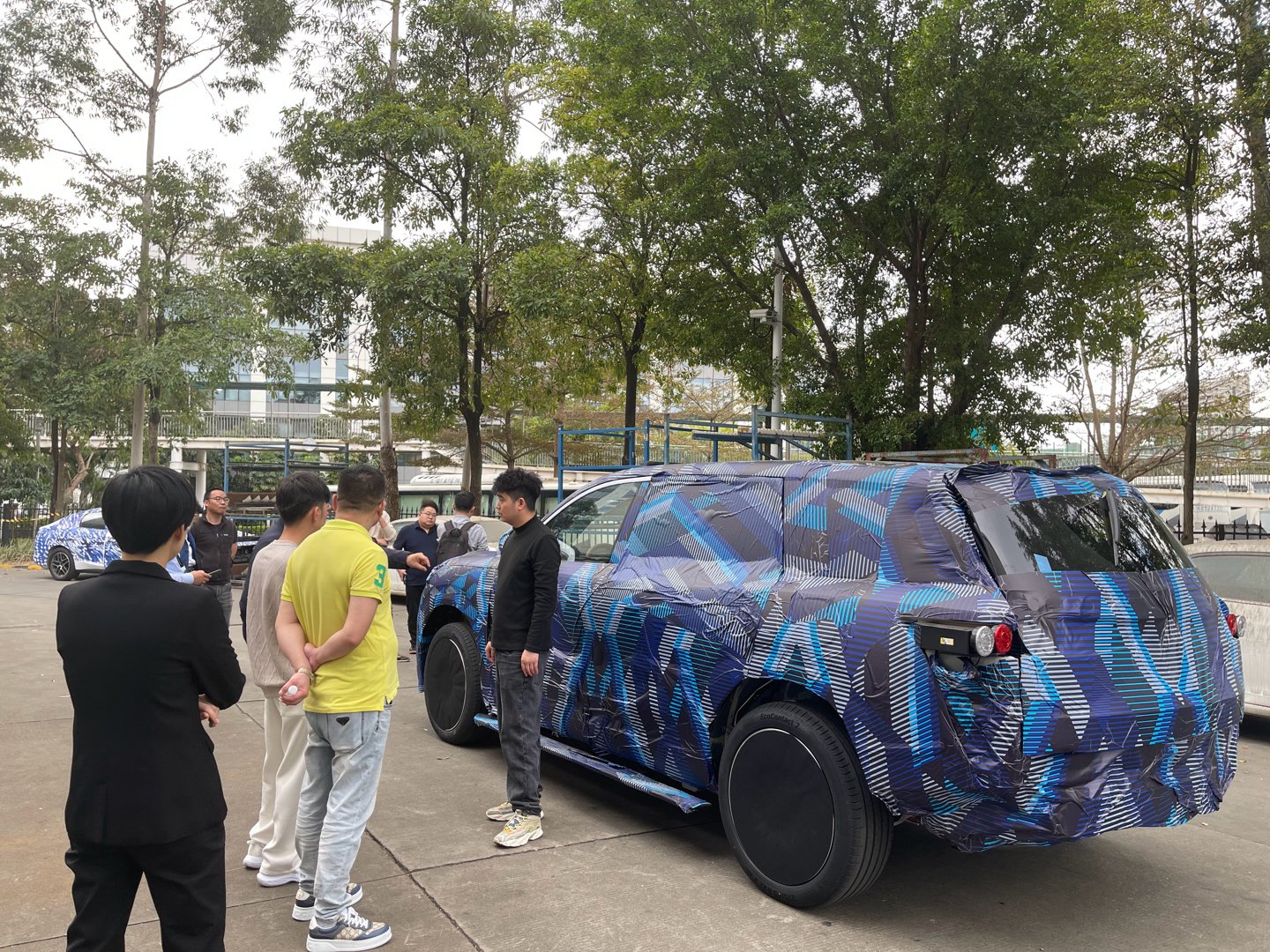 腾势旗舰SUV伪装车公开 产品力强于问界M9/理想L9