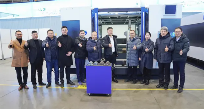 参观嘉泰激光宿迁厂区