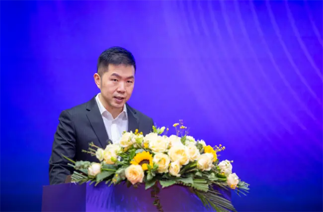 嘉泰激光总经理郑长和致辞