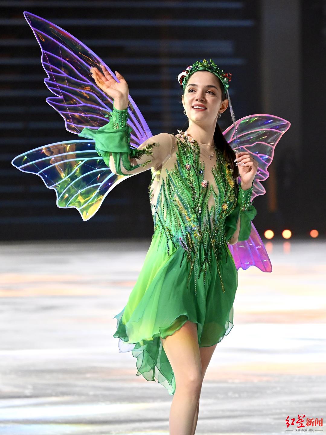 每一帧画面都太美全明星冰上盛宴在成都凤凰山体育公园上演