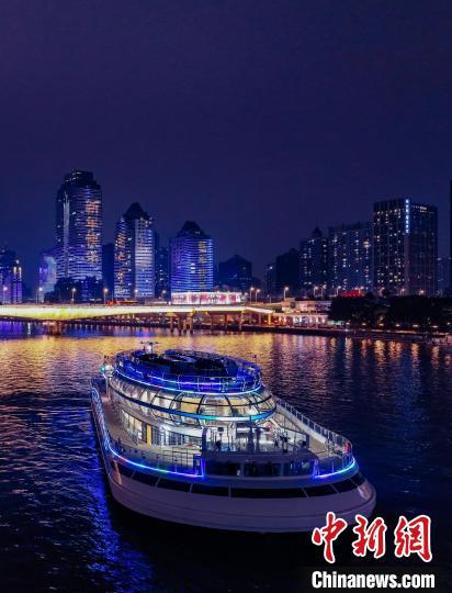 金航游轮"珠江翡翠"号在广州大沙头码头成功首航.黎其骏 摄