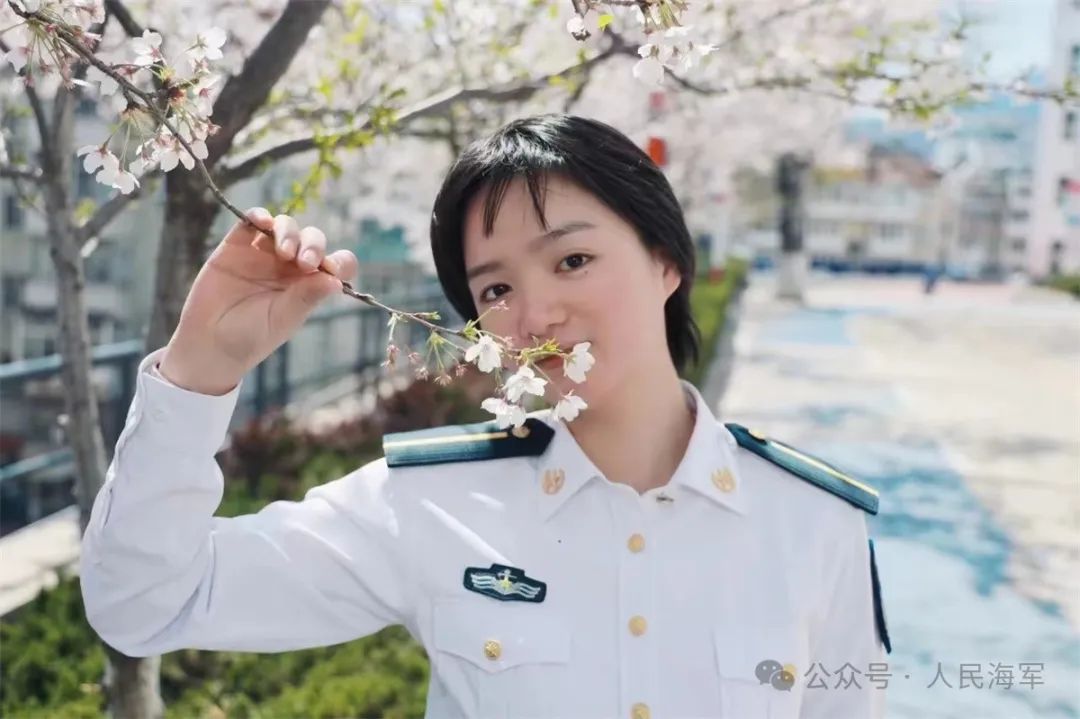海军首位无人机女飞控师,迎来了特别的新战友!