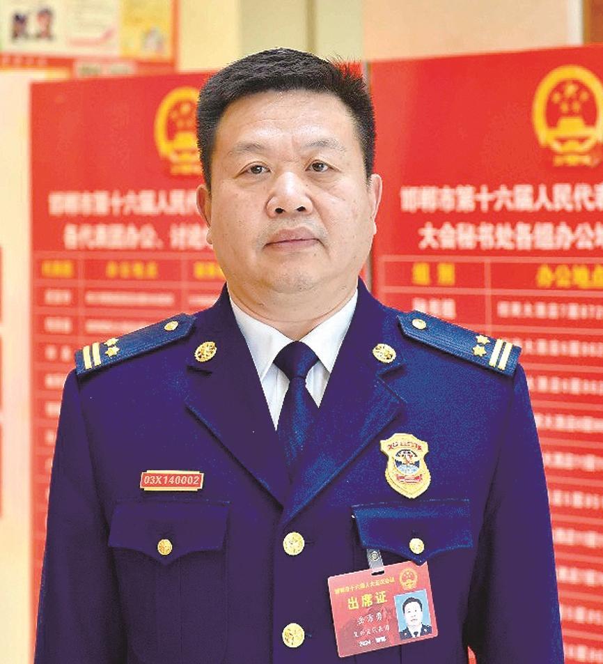 在调研中,人大代表岳方勇注意到,随着政府专职消防队伍的不断发展,原