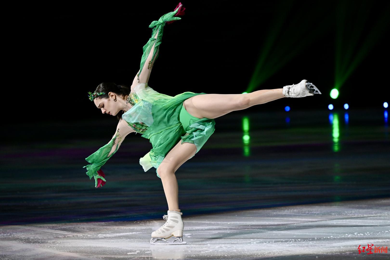 全明星"冰上盛宴"在成都凤凰山体育公园上演……|花样滑冰|生命的色彩