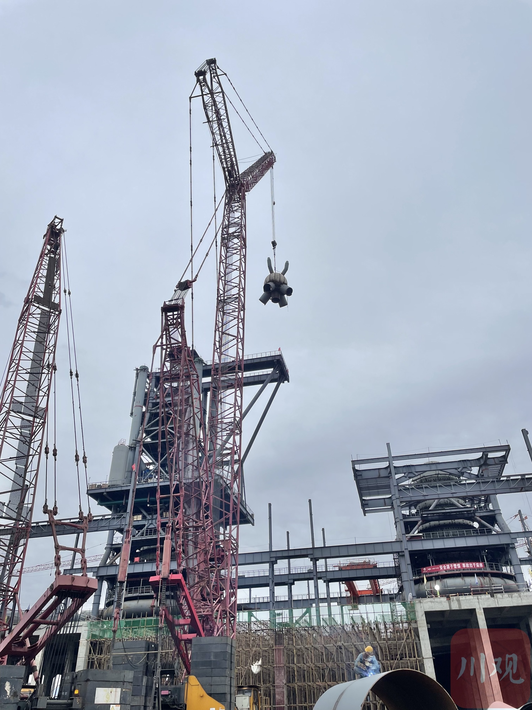 五通球吊装作业.