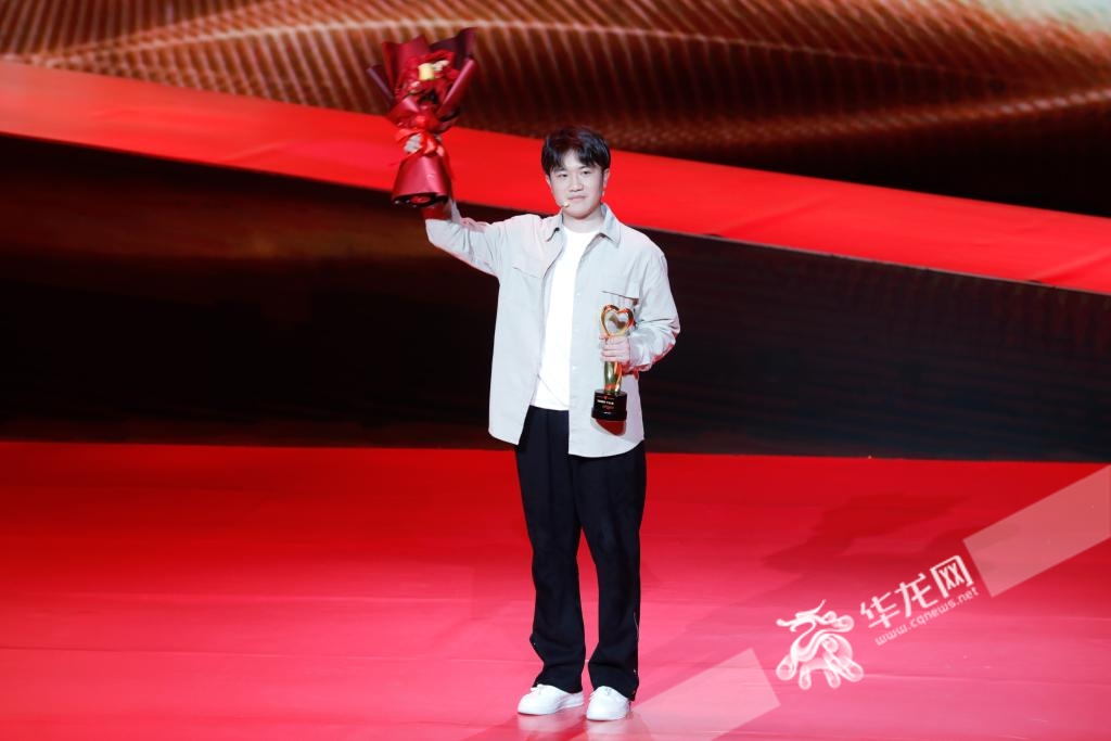 2023年度感动重庆十大人物 | 吴英杰:热血青年挺身而 