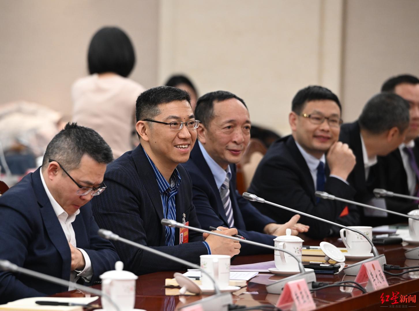 成都市第十八届人民代表大会第二次会议"代表·局长面对面"咨询谨流