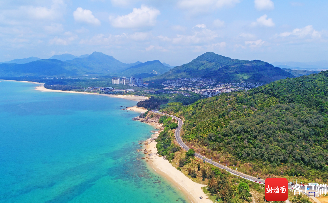 环岛旅游公路万宁石梅湾段风光.中共万宁市委宣传部供图