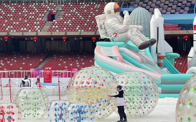 鸟巢欢乐冰雪季充满航天元素.新京报记者 吴婷婷 摄