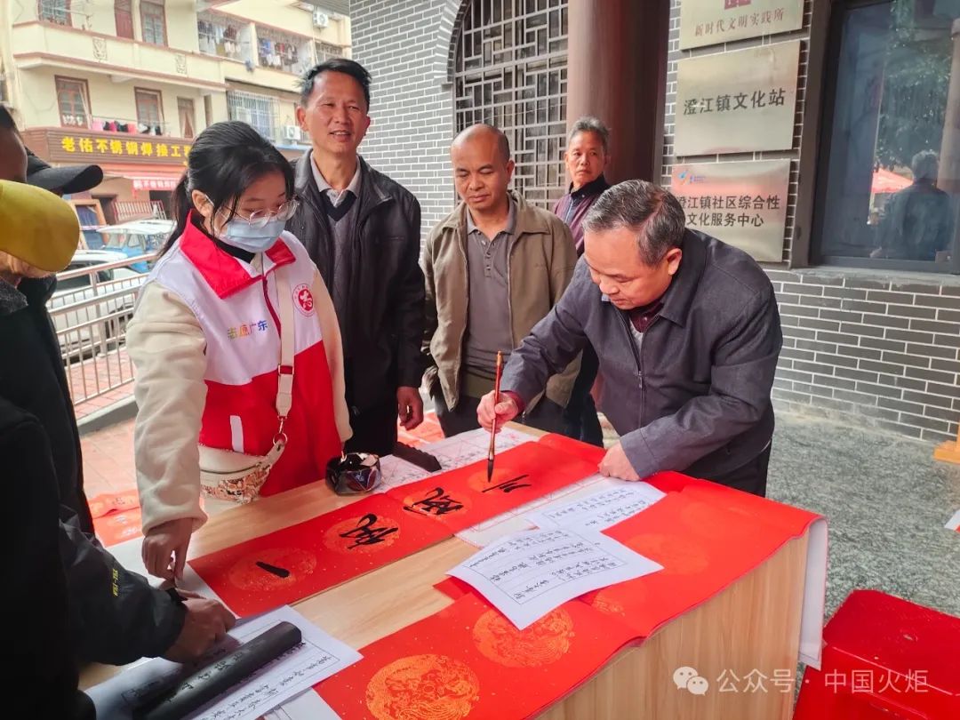 韶关市1月30日,怀集县永固镇关工委等联合举办的首届青年创业集市在