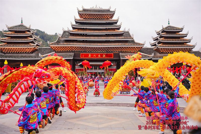 新春走基层丨在中国最大的侗寨看“村晚”、吃百家宴，唱响美好山乡