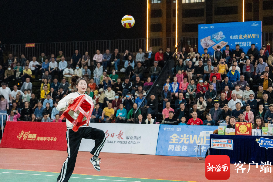 学海南话 耍板凳排球 中国女排前运动员王辰玥亮相"村va"迎春赛