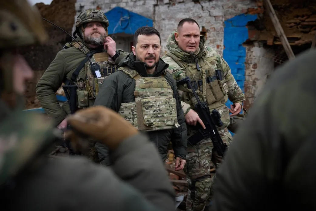 ▲乌克兰总统泽连斯基4日视察扎波罗热南部地区作战前线
