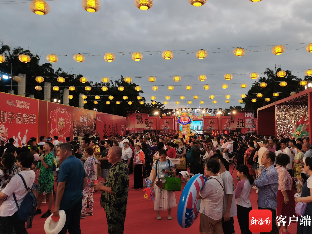 2月5日，三亚市新春游园会及首届“玩啤岛——2024三亚精酿啤酒文化节” 在三亚市大东海广场开幕。记者 利声富 摄