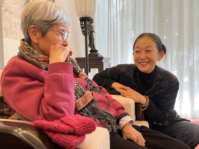 樊锦诗与陈瑾(右)(图片由苗月提供)