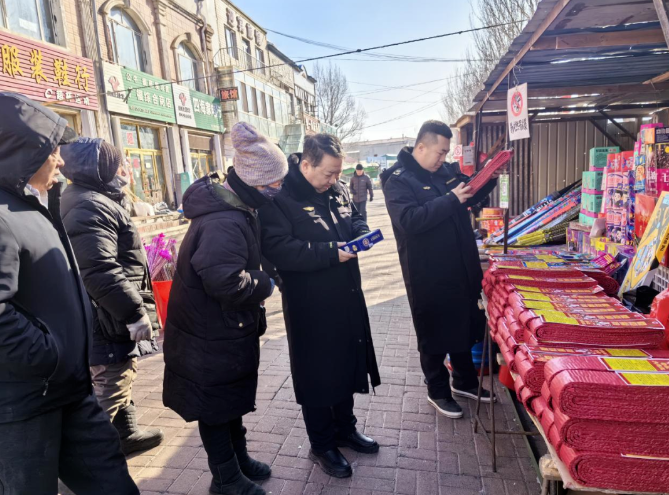 执法人员对烟花爆竹经营单位的资质,进货来源,进货票据,标识内标注的