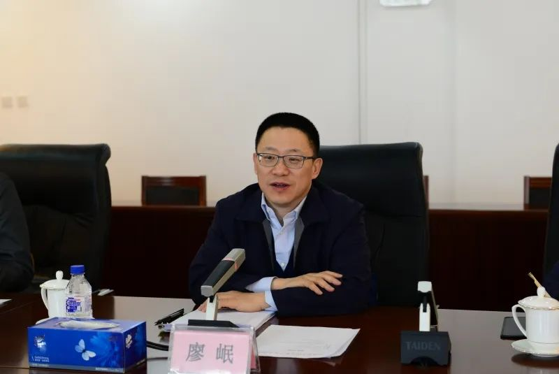 何维会见财政部党组成员,副部长一行