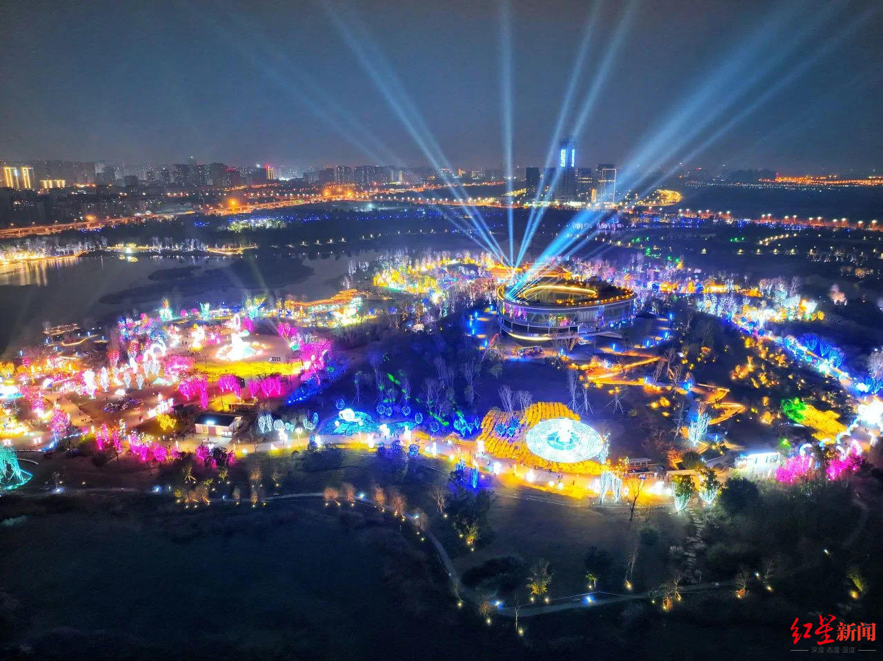 东安湖夜景 龙泉驿区融媒体中心供图