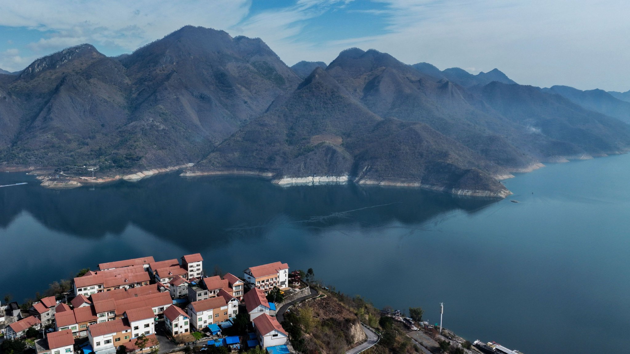 2024年2月1日拍摄的贵州省黔南布依族苗族自治州罗甸县红水河镇红河村