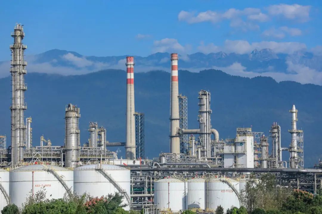 四川石化炼油装置 &nbsp;李劭燚/摄