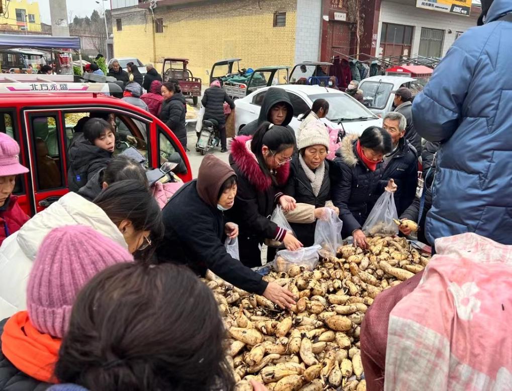 1月31日,山西省闻喜县裴社镇的乡村大集.新华社记者柴婷 摄