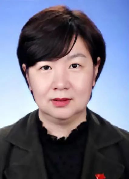 据公开简历,杜娟,女,1982年5月生,研究生,法学硕士,中共党员.