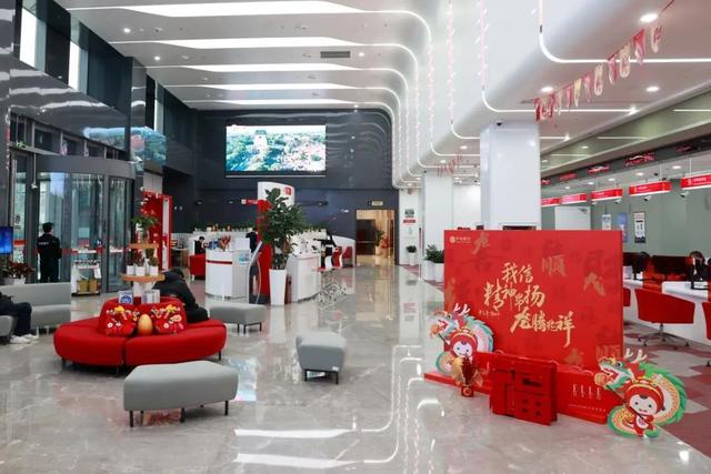 欣欣向"龙" 沪上银行新年换新装