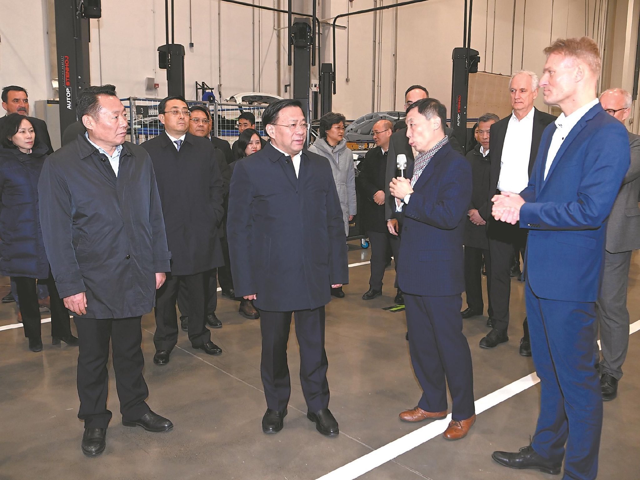 2月5日下午,省委书记韩俊在大众安徽调研新能源汽车产业发展情况.