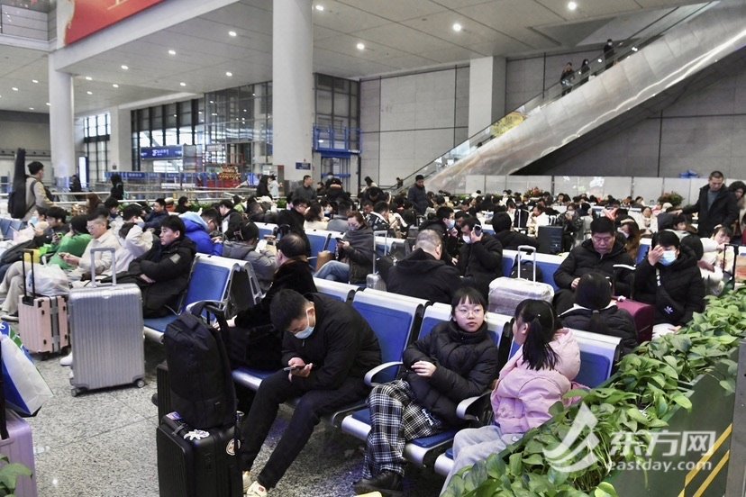 组图|温暖旅客返乡路 上海虹桥火车站候车室开启24|市