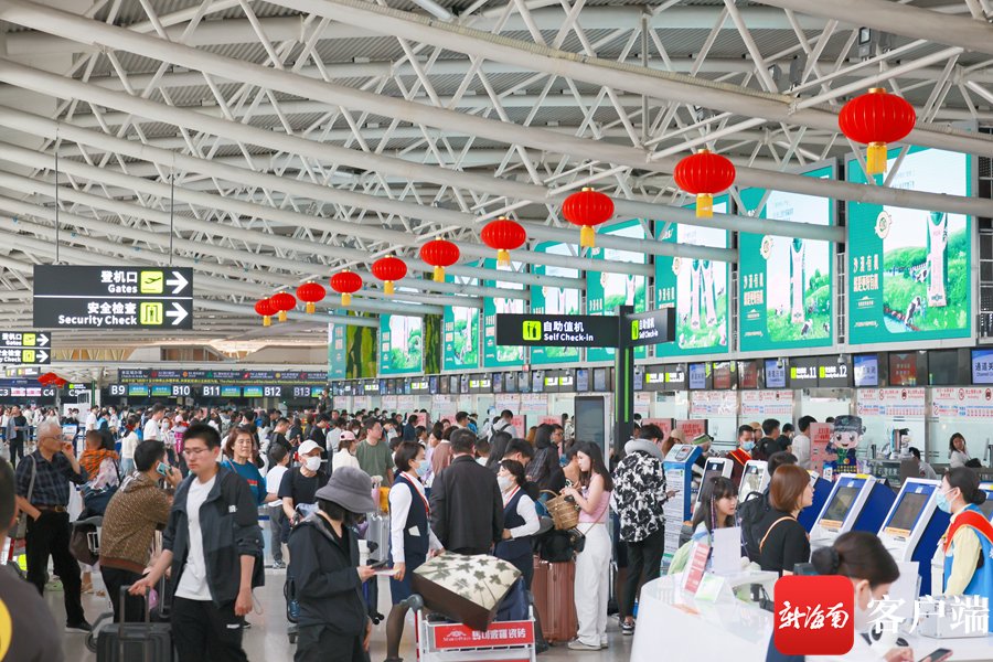 三亚机场航站楼人气旺.三亚凤凰国际机场供图