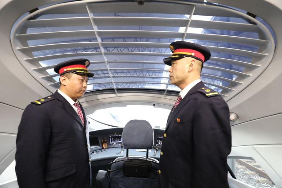 春运冷知识|火车没到终点,咋就换司机了?|司机_新浪财经_新浪网