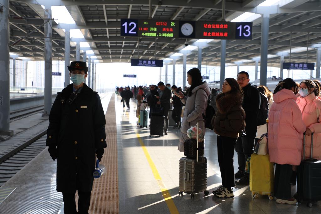 【甘快看】春运观变·行李之变 | 列车上的春运行囊""