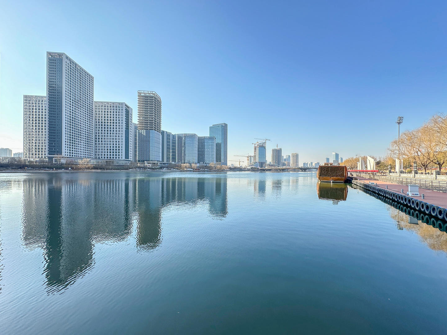 北京通州的运河商务区高楼林立,鳞次栉比 据视觉中国