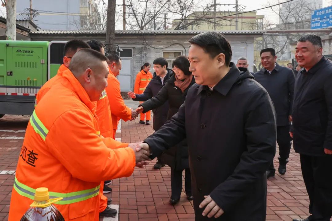 杨猛宋华英春节前夕走访慰问节日期间坚守岗位的一线工作人员|邢台市