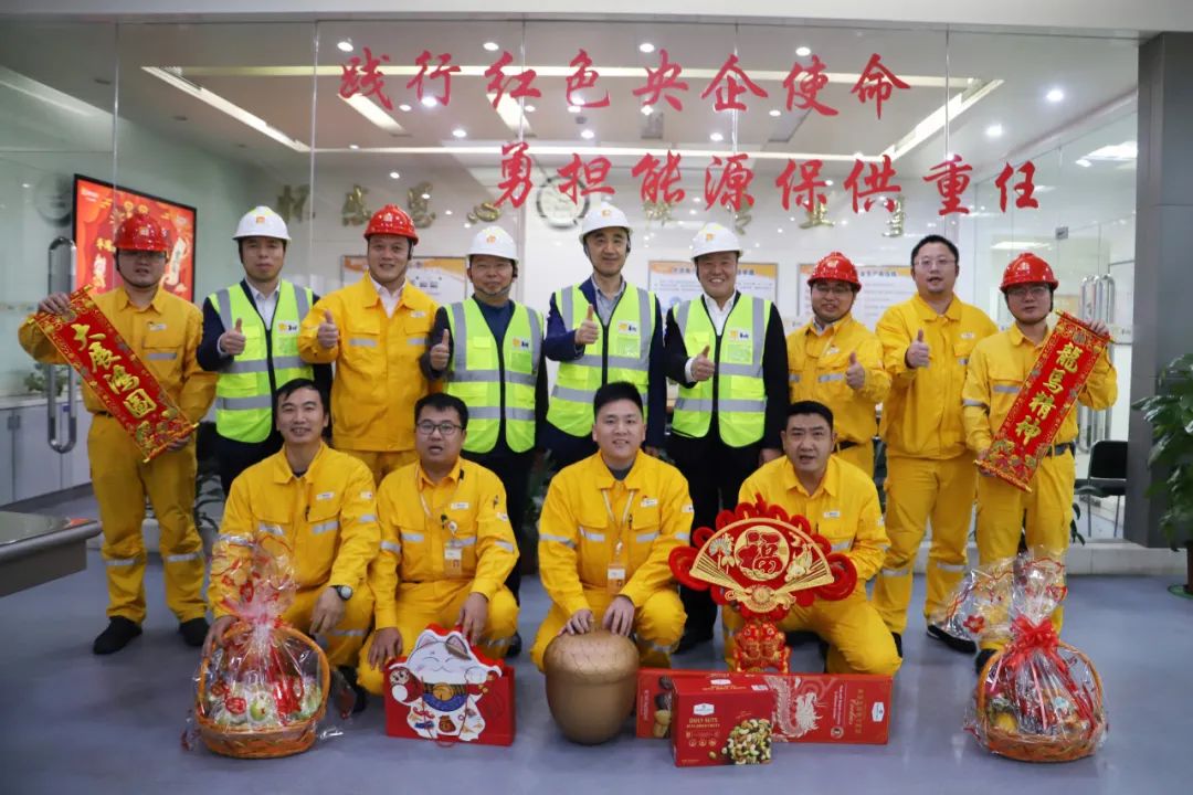 在中山华润燃气横栏客服中心,王传栋副总经理详细了解了百尊燃气产品