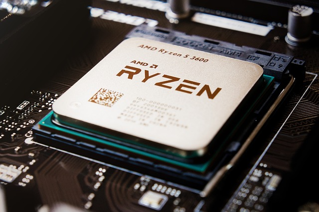 芯片巨头 AMD 强势复苏，PC 和服务器市场表现强劲