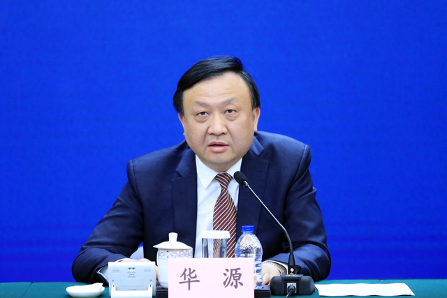 将满50岁的华源任上海市委常委 前一天以副市长身份出席商务工作会议