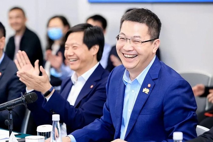 雷军与卢伟冰共同出席活动 图/小米