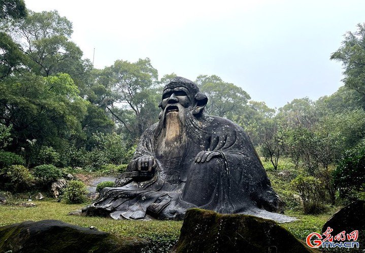 清源山老君岩石像