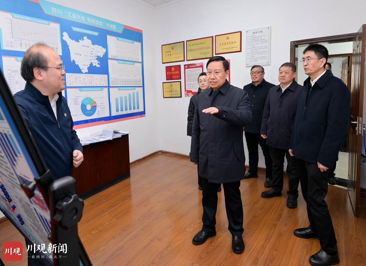 2月8日,省委书记,省人大常委会主任王晓晖到经济和信息化厅走访调研.