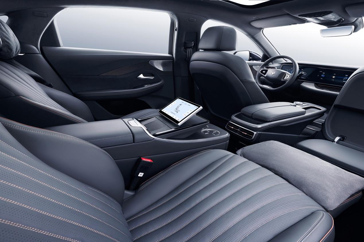 极狐阿尔法s山川版四座vip座位. 极狐汽车供图 华龙网发