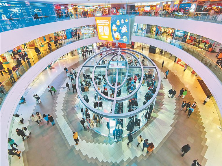 热闹的商场.张大炜摄