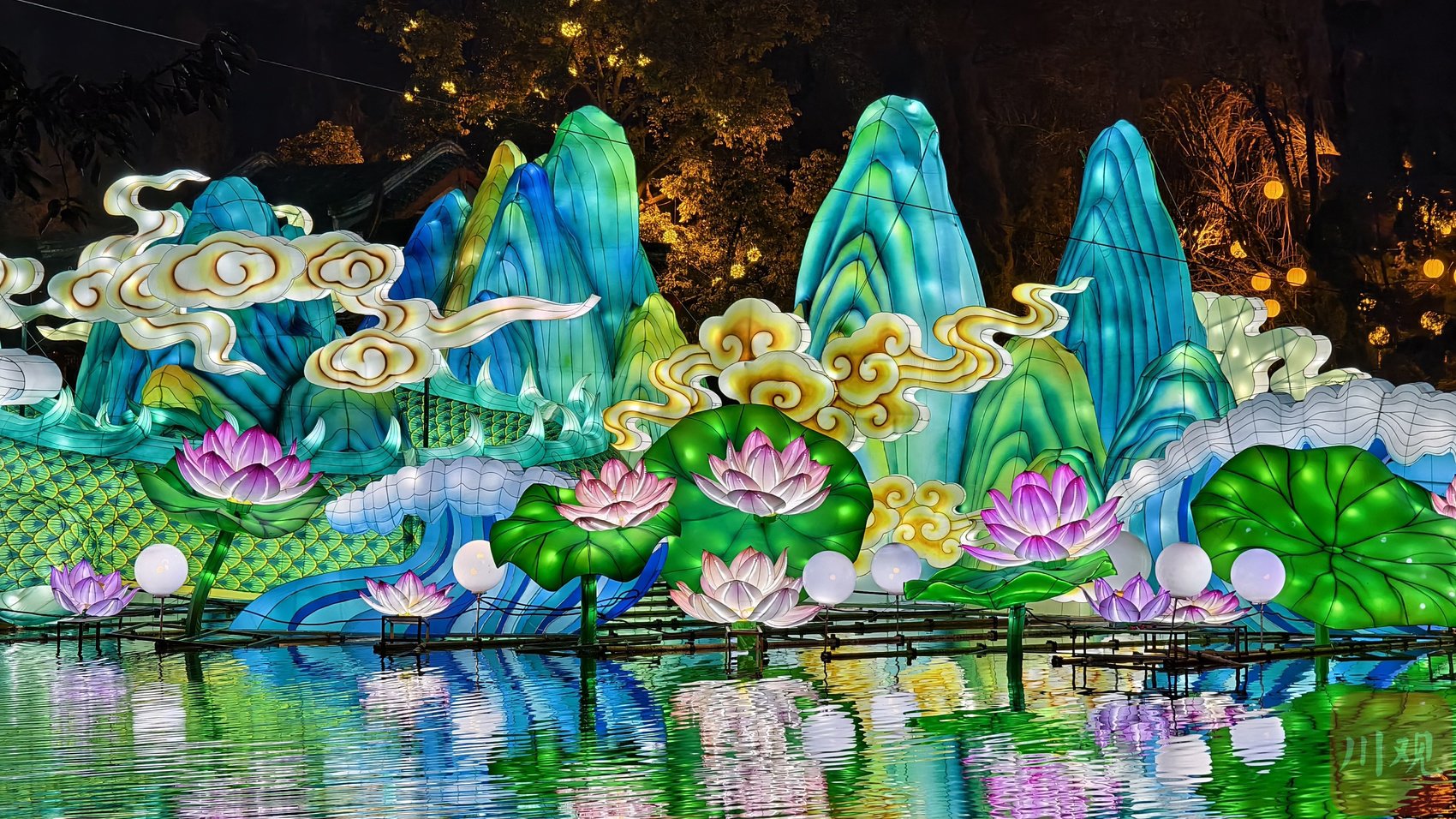 c视频|武侯祠成都大庙会开庙 "c视觉·川观拍客"与关羽赵云版机甲互动