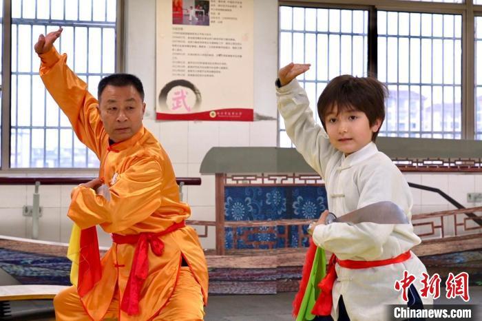 中法混血小朋友体验船拳 沈夏怡 供图