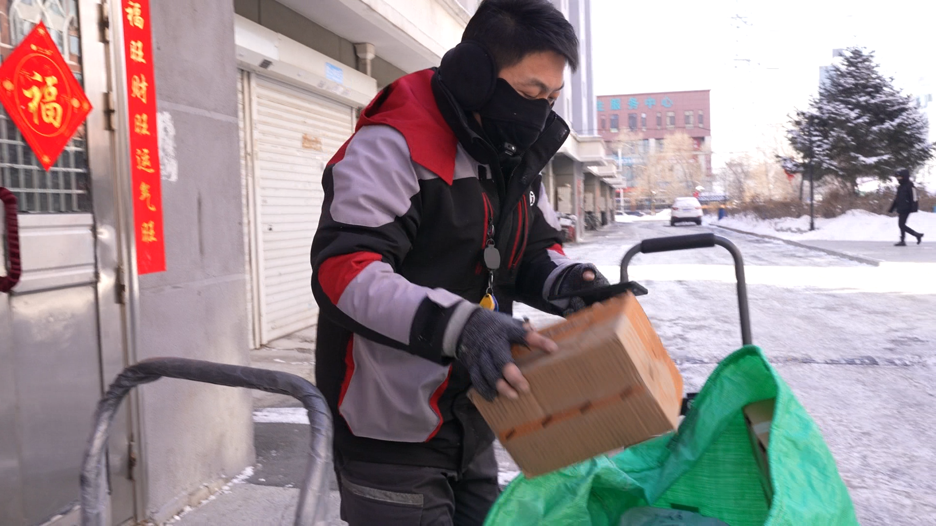 新春走基层|来自新疆的快递小哥张洪彬:瘦了30斤的奔跑之路