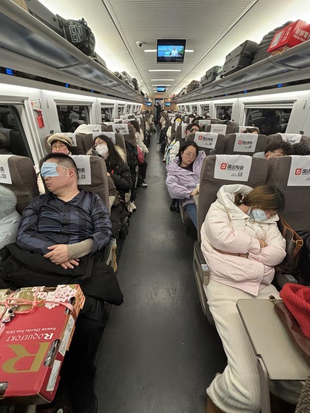 凌晨3点,谁搭上了从上海往安徽的春运加开列车?|高铁