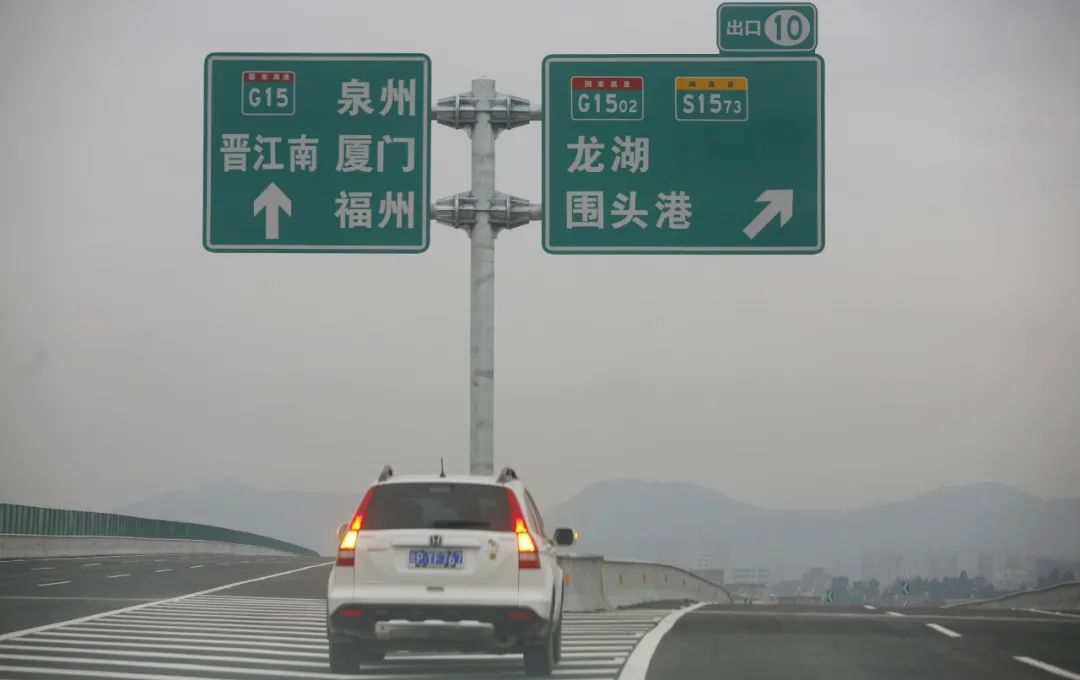 晋石高速公路龙湖方向(柏峰 摄)