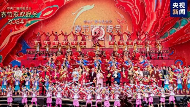 从开场短片《我们的春晚》开始,龙年春晚感动就一波儿接一波儿,支教