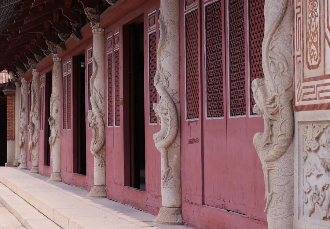 文庙大成殿龙柱(柏峰 摄)